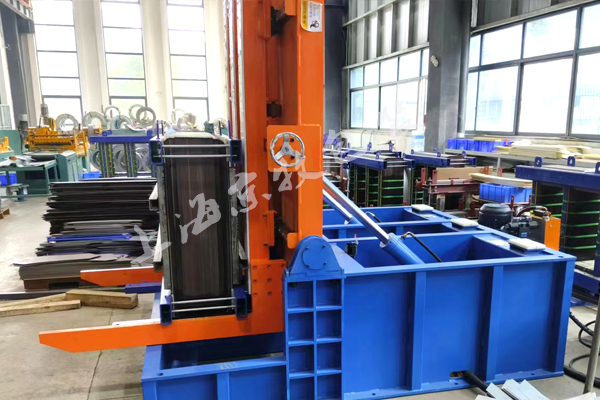 1765526104705830.jpg 鐵芯翻轉(zhuǎn)機(jī).jpg